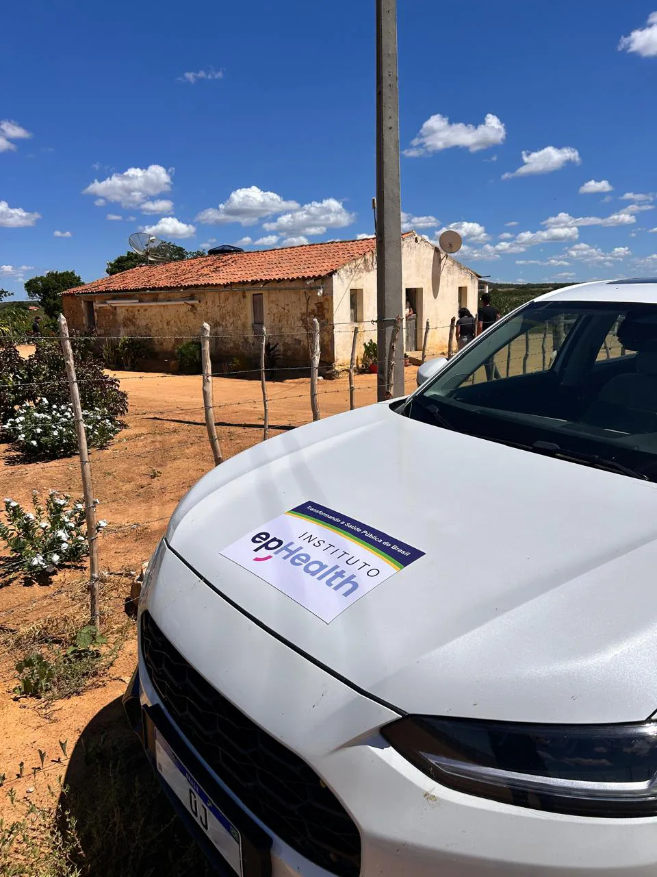 Carro do Instituto epHealth em área rural